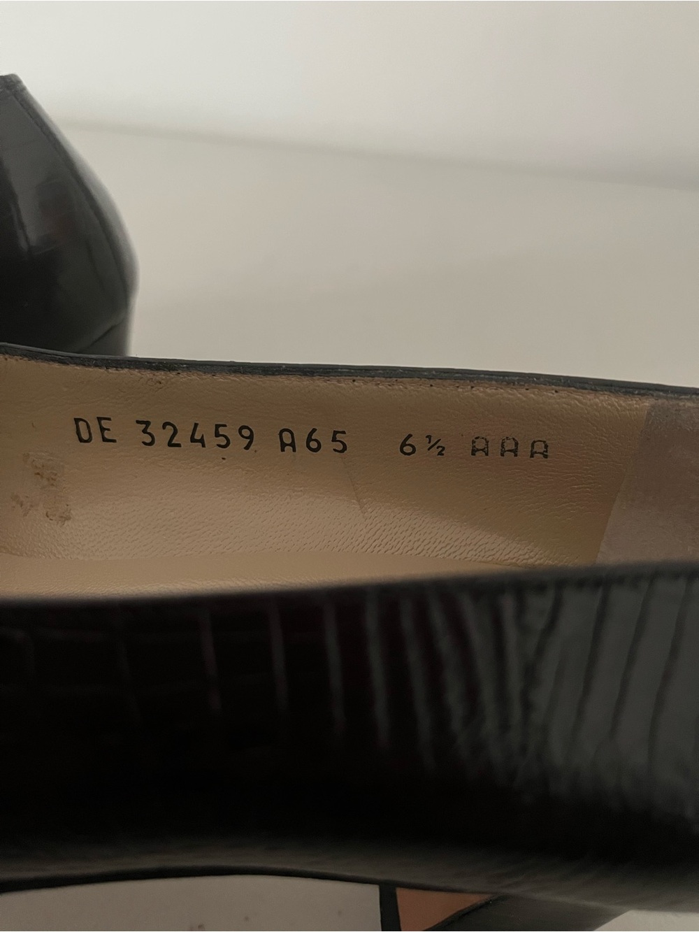 Salvatore Ferragamo Italian Leather Black Croc-Embossed Mid Heel Pumps - Picture 11 of 16